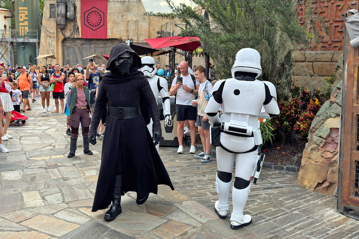 Kylo Ren walking around Black Spire Outpost.